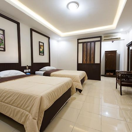 Hotel Wisma Djaja Syariah Bojonegoro Exterior photo